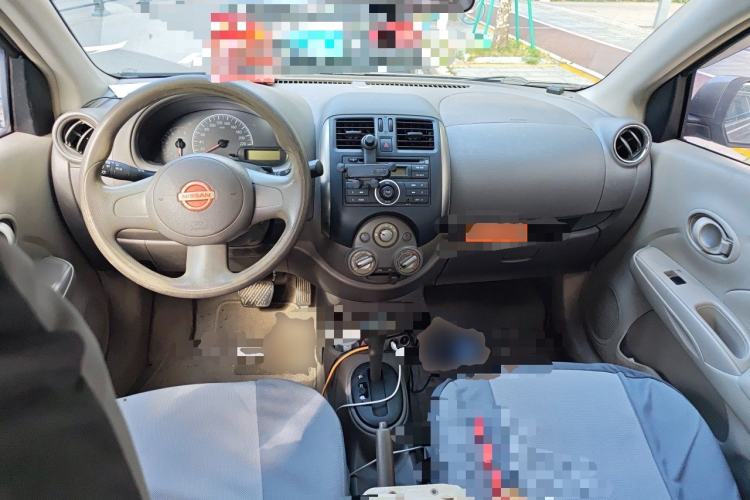 Used Nissan Sunny 2011 1.5XE CVT Comfort Edition Center Console