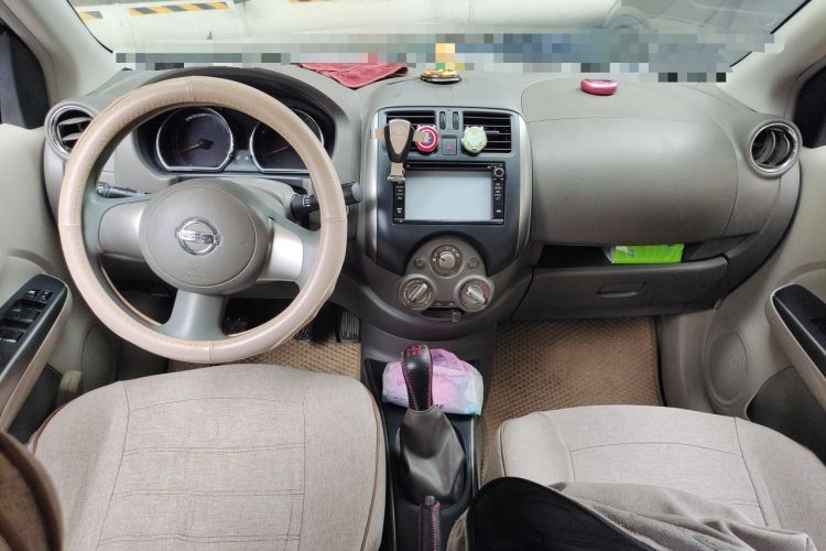 Used Nissan Sunny 2011 1.5XL Manual Deluxe Edition Center Console