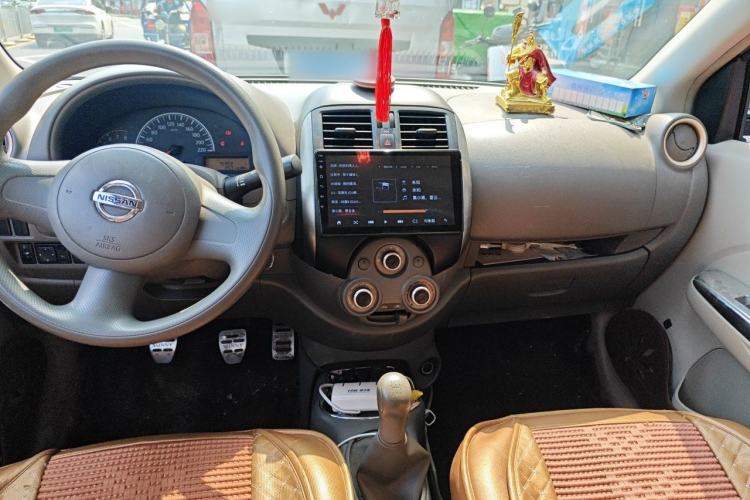 Used Nissan Sunny 2011 1.5XE Manual Comfort Edition Center Console