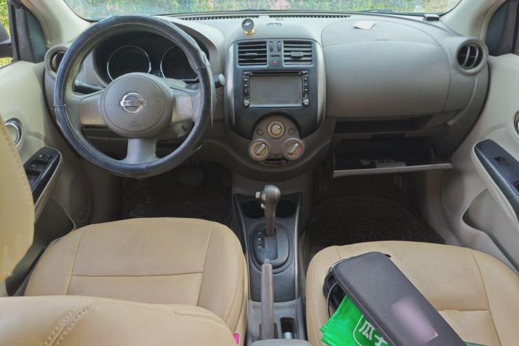 Used Nissan Sunny 2011 1.5XL CVT Luxury Edition Center Console