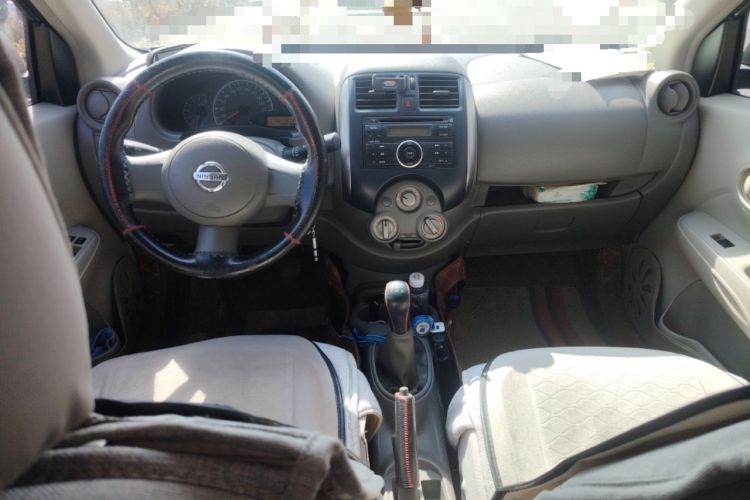 Used Nissan Sunny 2011 1.5XE Manual Comfort Edition Center Console