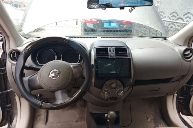 Used Nissan Sunny 2011 1.5XL CVT Luxury Edition Center Console