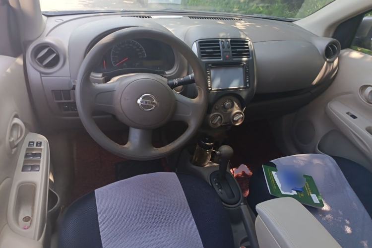 Used Nissan Sunny 2011 1.5XE CVT Comfort Edition Center Console