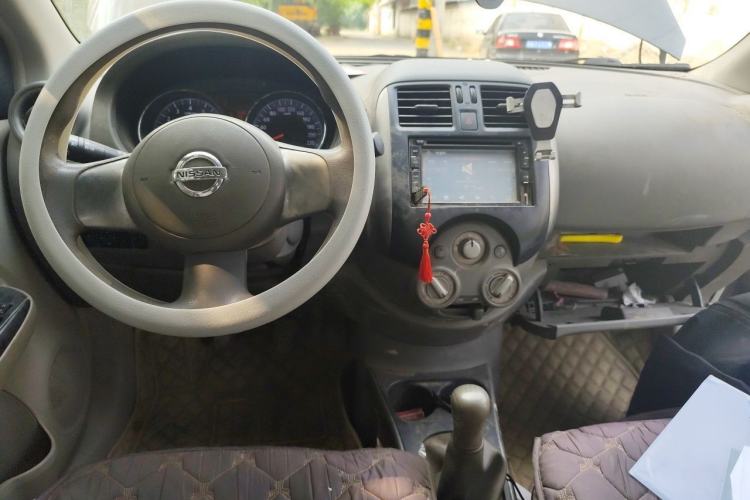 Used Nissan Sunny 2011 1.5XL Manual Deluxe Edition Center Console