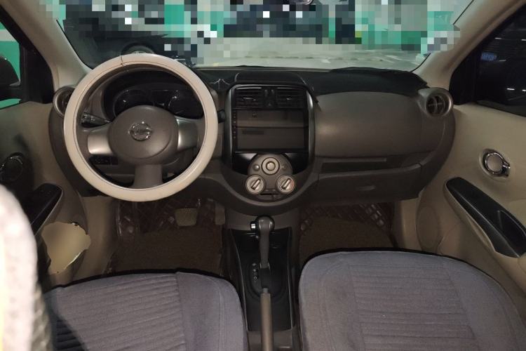 Used Nissan Sunny 2011 1.5XL CVT Luxury Edition Center Console