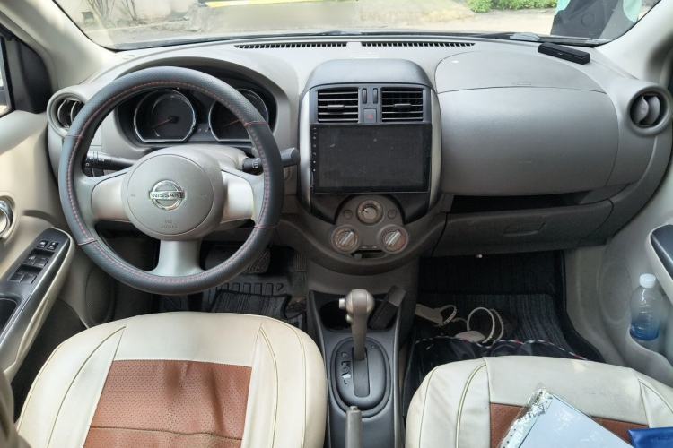 Used Nissan Sunny 2011 1.5XL CVT Luxury Edition Center Console