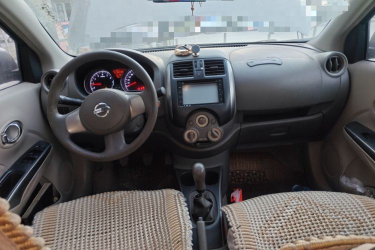 Used Nissan Sunny 2011 1.5XL Manual Deluxe Edition Center Console