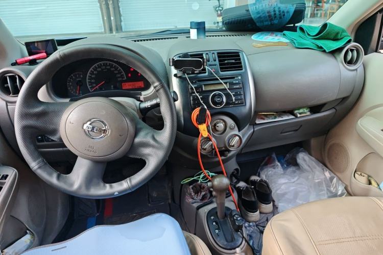 Used Nissan Sunny 2011 1.5XE CVT Comfort Edition Center Console