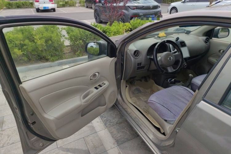 Used Nissan Sunny 2011 1.5XE Manual Comfort Edition Driver Seat