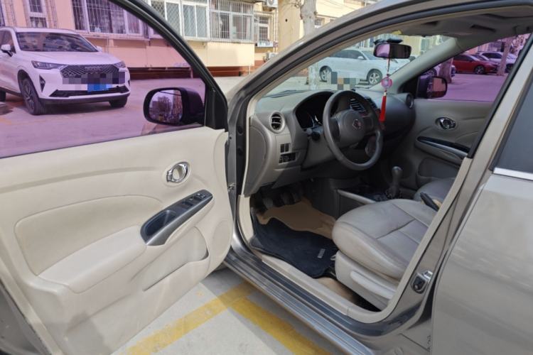 Used Nissan Sunny 2011 1.5XV Manual Luxury Edition Driver Seat