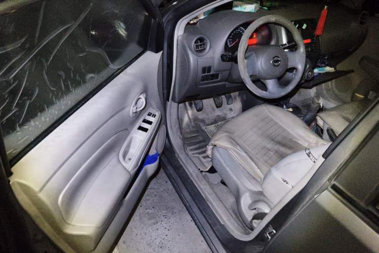 Used Nissan Sunny 2011 1.5XE Manual Comfort Edition Driver Seat