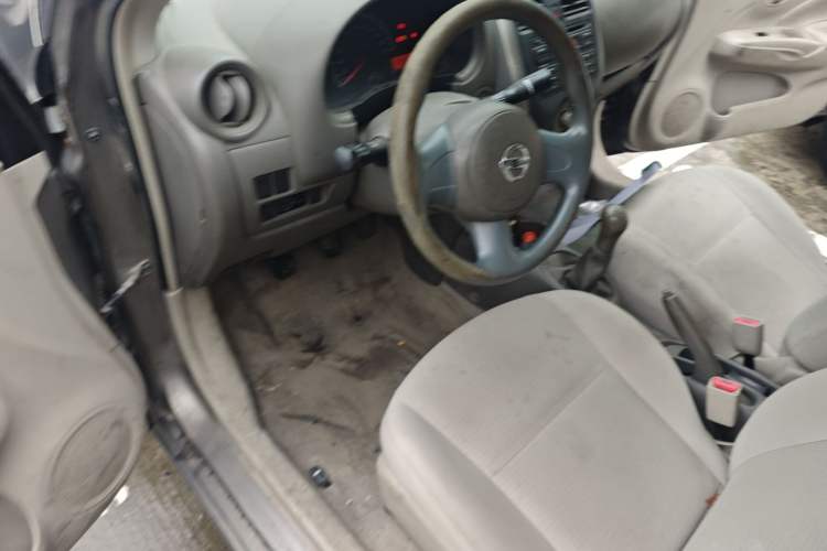 Used Nissan Sunny 2011 1.5XE Manual Comfort Edition Driver Seat