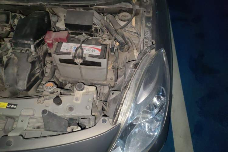 Used Nissan Sunny 2011 1.5XE Manual Comfort Edition Engine Bay Left