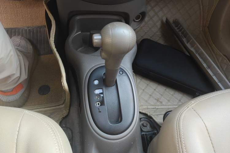 Used Nissan Sunny 2011 1.5XE CVT Comfort Edition Gear Lever
