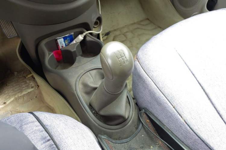Used Nissan Sunny 2011 1.5XE Manual Comfort Edition Gear Lever