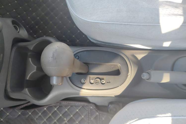 Used Nissan Sunny 2011 1.5XE CVT Comfort Edition Gear Lever