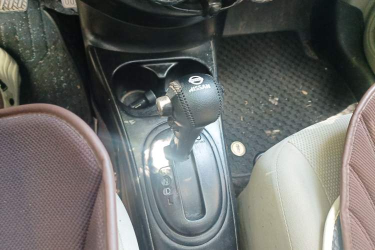 Used Nissan Sunny 2011 1.5XL CVT Luxury Edition Gear Lever