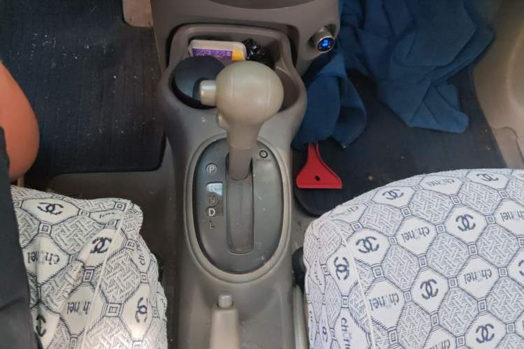 Used Nissan Sunny 2011 1.5XE CVT Comfort Edition Gear Lever