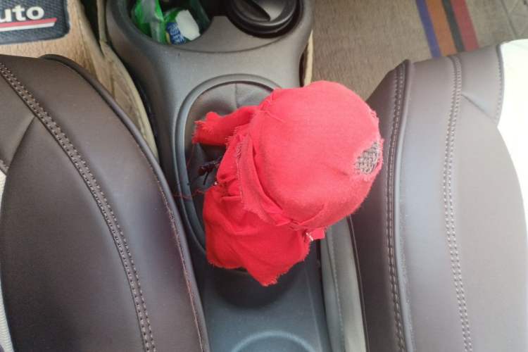 Used Nissan Sunny 2011 1.5XE Manual Comfort Edition Gear Lever