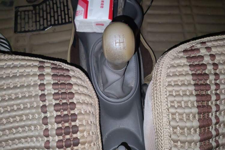 Used Nissan Sunny 2011 1.5XE Manual Comfort Edition Gear Lever