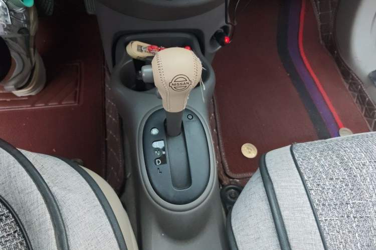 Used Nissan Sunny 2011 1.5XE CVT Comfort Edition Gear Lever
