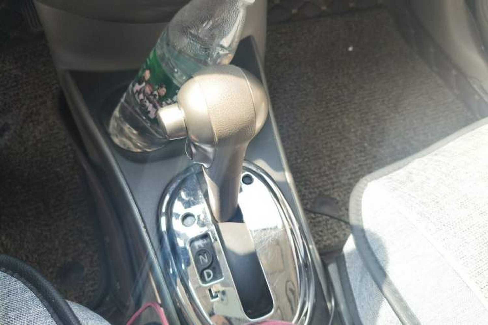 Used Nissan Sunny 2011 1.5XL CVT Luxury Edition Gear Lever