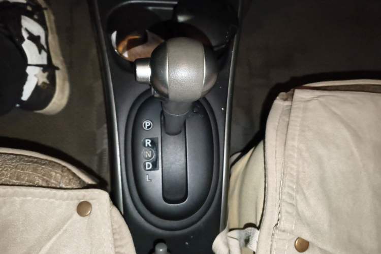 Used Nissan Sunny 2011 1.5XL CVT Luxury Edition Gear Lever
