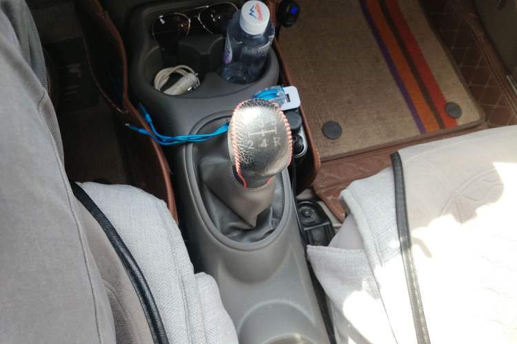 Used Nissan Sunny 2011 1.5XE Manual Comfort Edition Gear Lever
