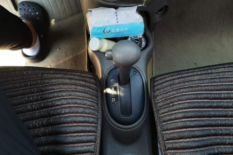 Used Nissan Sunny 2011 1.5XE CVT Comfort Edition Gear Lever