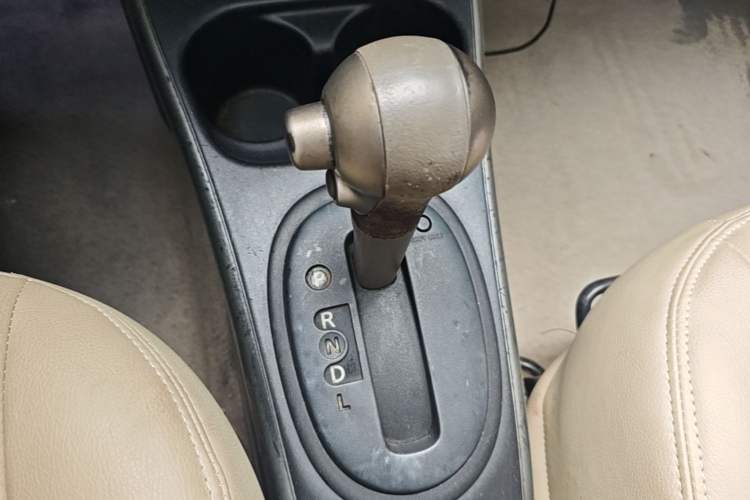 Used Nissan Sunny 2011 1.5XL CVT Luxury Edition Gear Lever
