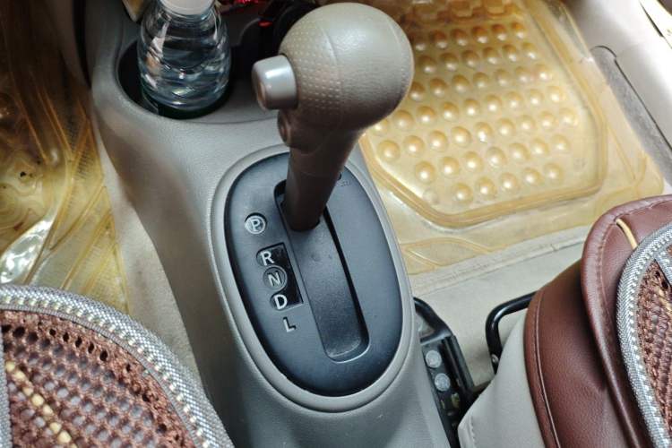 Used Nissan Sunny 2011 1.5XE CVT Comfort Edition Gear Lever