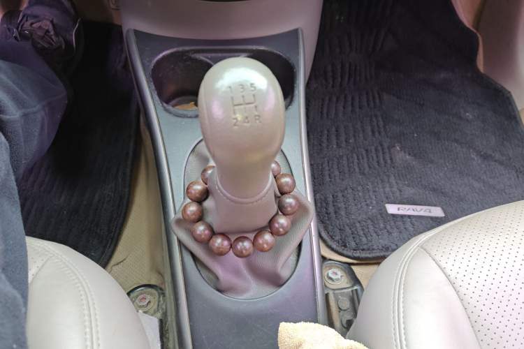 Used Nissan Sunny 2011 1.5XV Manual Luxury Edition Gear Lever