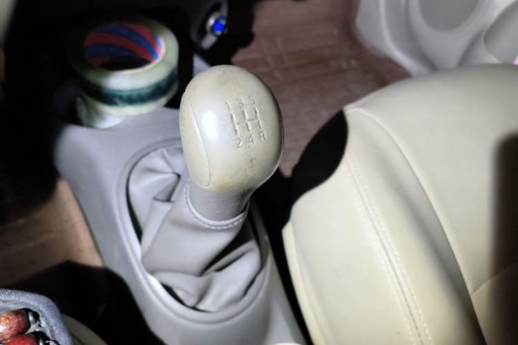 Used Nissan Sunny 2011 1.5XE Manual Comfort Edition Gear Lever