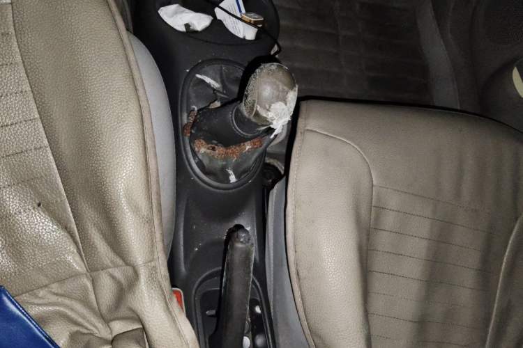 Used Nissan Sunny 2011 1.5XE Manual Comfort Edition Gear Lever