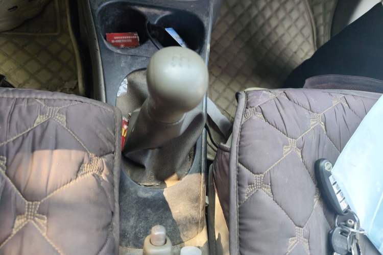 Used Nissan Sunny 2011 1.5XL Manual Deluxe Edition Gear Lever