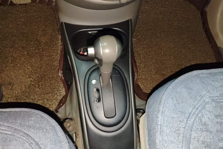 Used Nissan Sunny 2011 1.5XL CVT Luxury Edition Gear Lever
