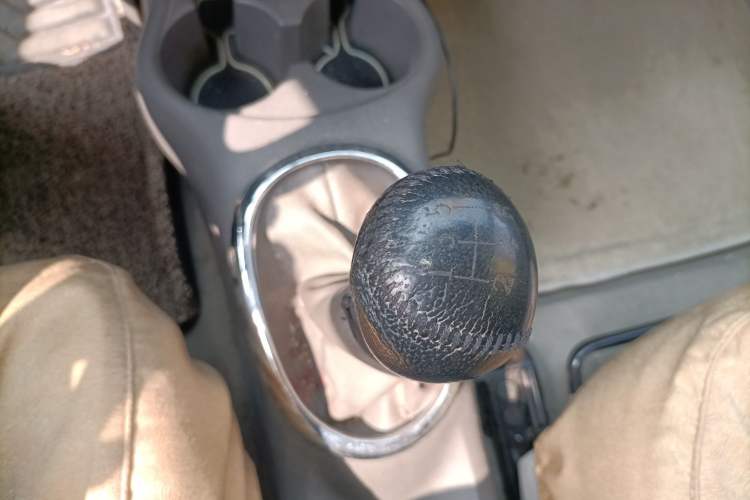 Used Nissan Sunny 2011 1.5XE Manual Comfort Edition Gear Lever