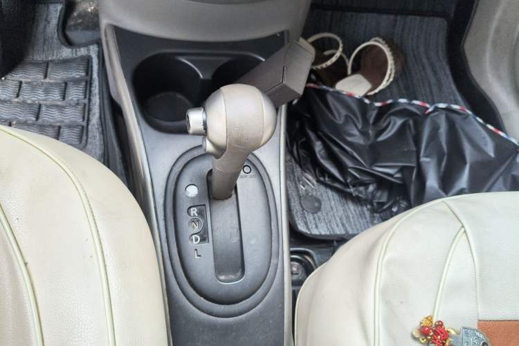 Used Nissan Sunny 2011 1.5XL CVT Luxury Edition Gear Lever