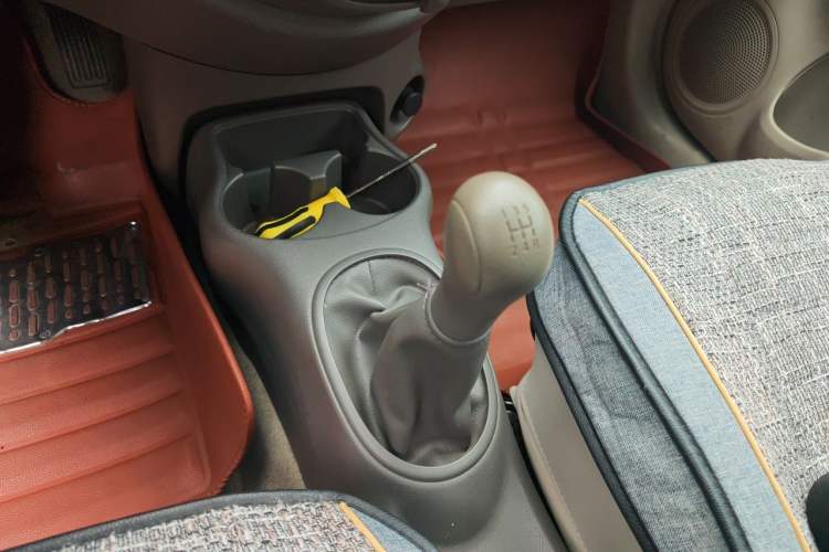 Used Nissan Sunny 2011 1.5XE Manual Comfort Edition Gear Lever
