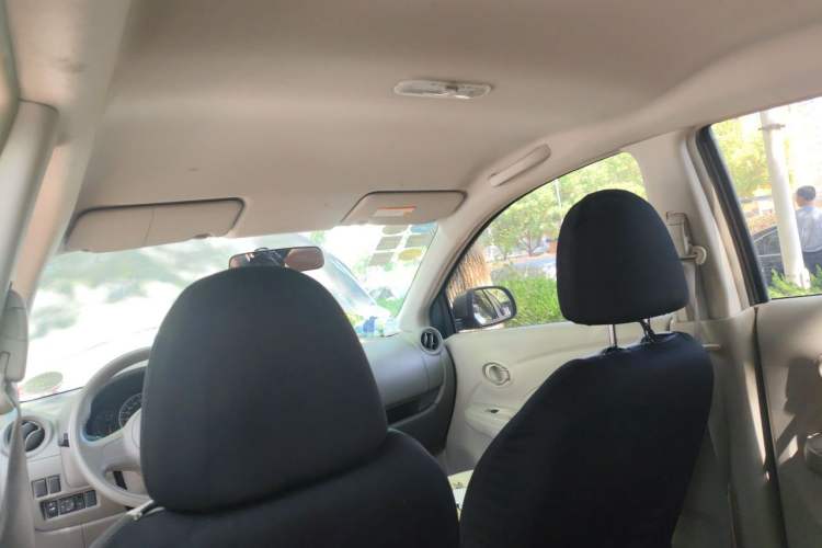 Used Nissan Sunny 2011 1.5XE Manual Comfort Edition Headliner