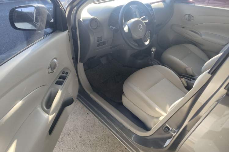 Used Nissan Sunny 2011 1.5XE CVT Comfort Edition Interior 2