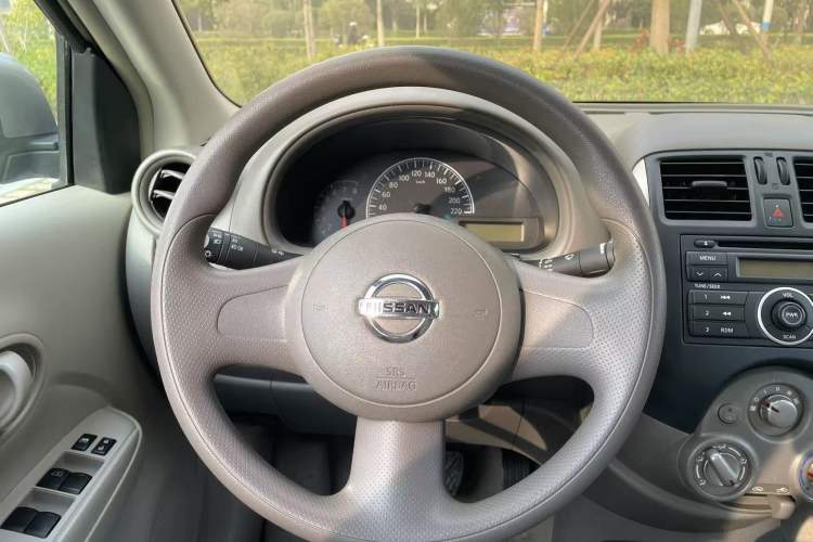Used Nissan Sunny 2011 1.5XE CVT Comfort Edition Interior 2