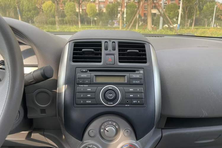 Used Nissan Sunny 2011 1.5XE CVT Comfort Edition Interior 3