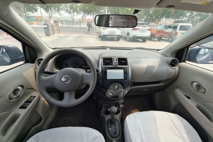 Used Nissan Sunny 2011 1.5XE CVT Comfort Edition Interior 5