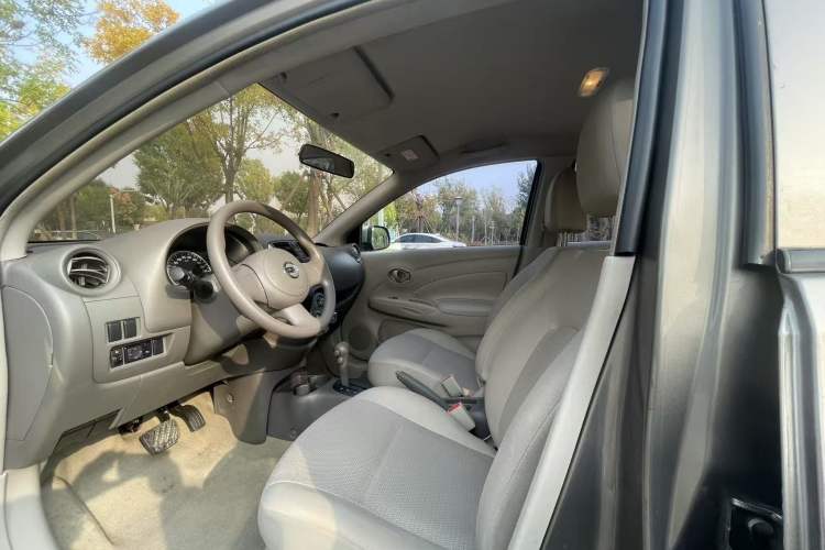 Used Nissan Sunny 2011 1.5XE CVT Comfort Edition Interior 5