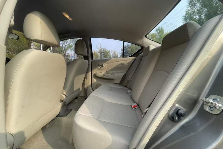 Used Nissan Sunny 2011 1.5XE CVT Comfort Edition Interior 6