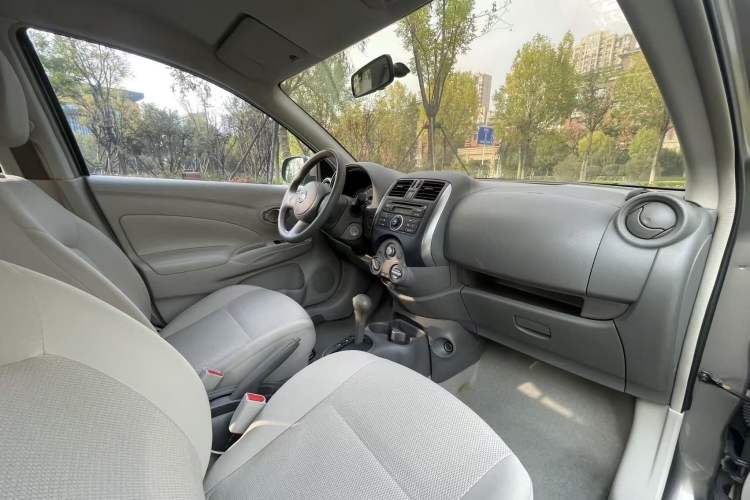 Used Nissan Sunny 2011 1.5XE CVT Comfort Edition Interior 8