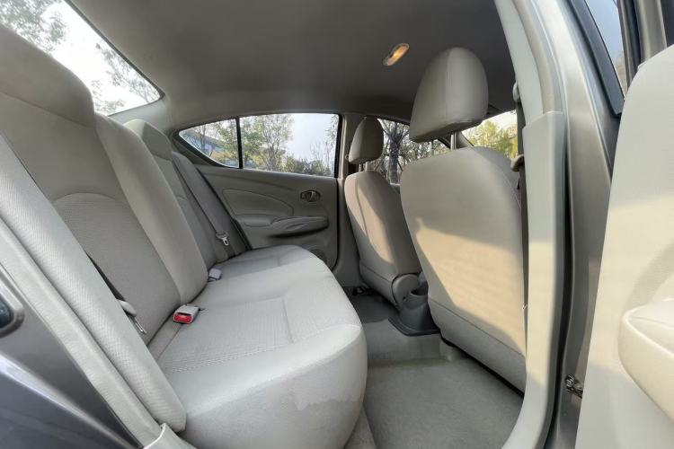 Used Nissan Sunny 2011 1.5XE CVT Comfort Edition Interior 9
