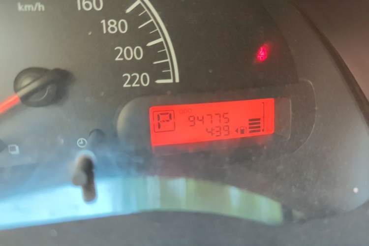 Used Nissan Sunny 2011 1.5XE CVT Comfort Edition Odometer Close Up