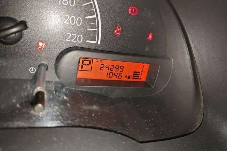 Used Nissan Sunny 2011 1.5XE CVT Comfort Edition Odometer Close Up